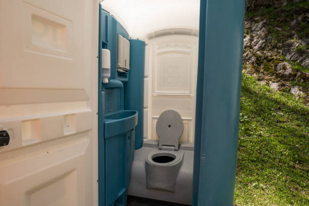 Best Porta potty rental near me  in Kinston, NC